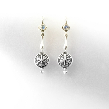 Keszthelyi hármaslevél fülbevaló holdkővel